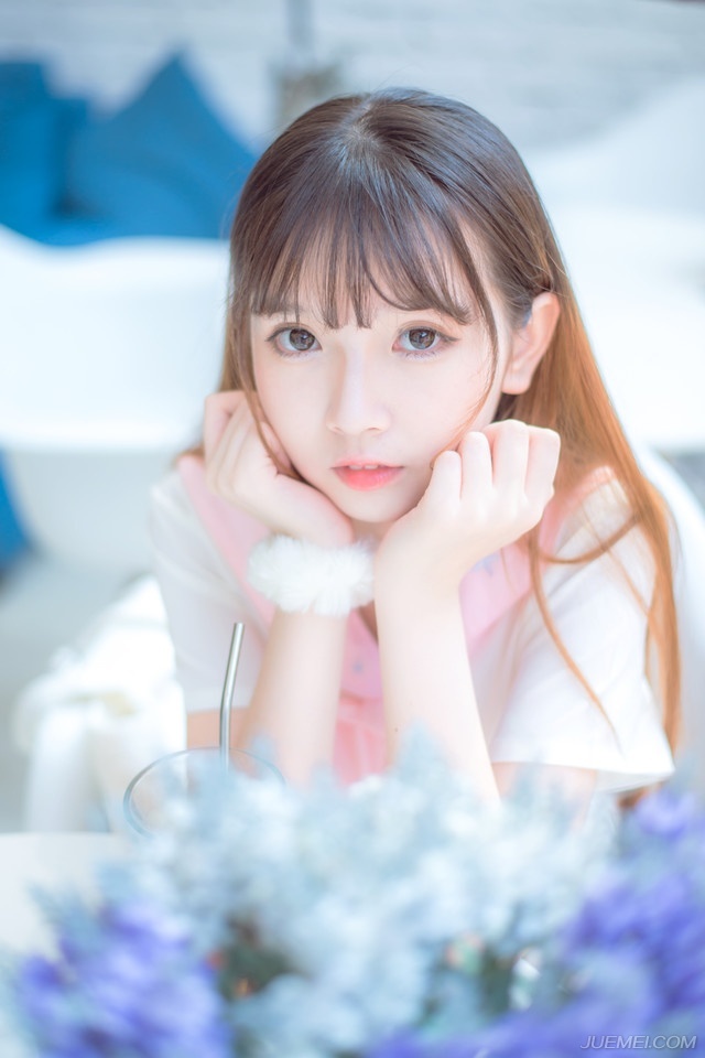 从此以后，刘协在自己手中的弊端反而大过了他所带来的利益，甚至还甩不脱，如果可以，曹操真想把这个麻烦扔给吕布，让吕布自己去折腾，但很显然，如果他真那么做了，等于让吕布连大义都占住了。